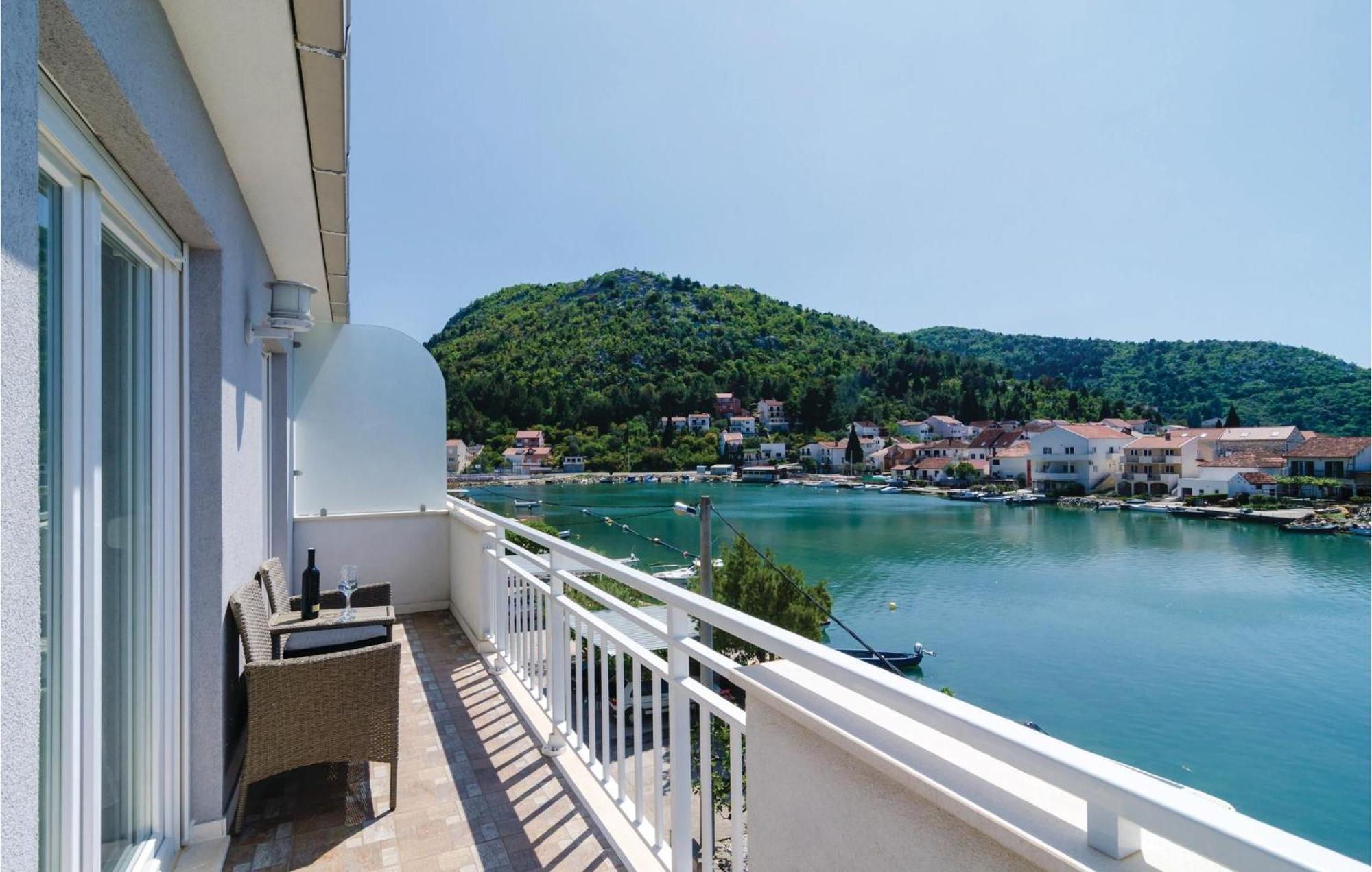 Beautiful Apartment In Blace With House Sea View Exterior photo